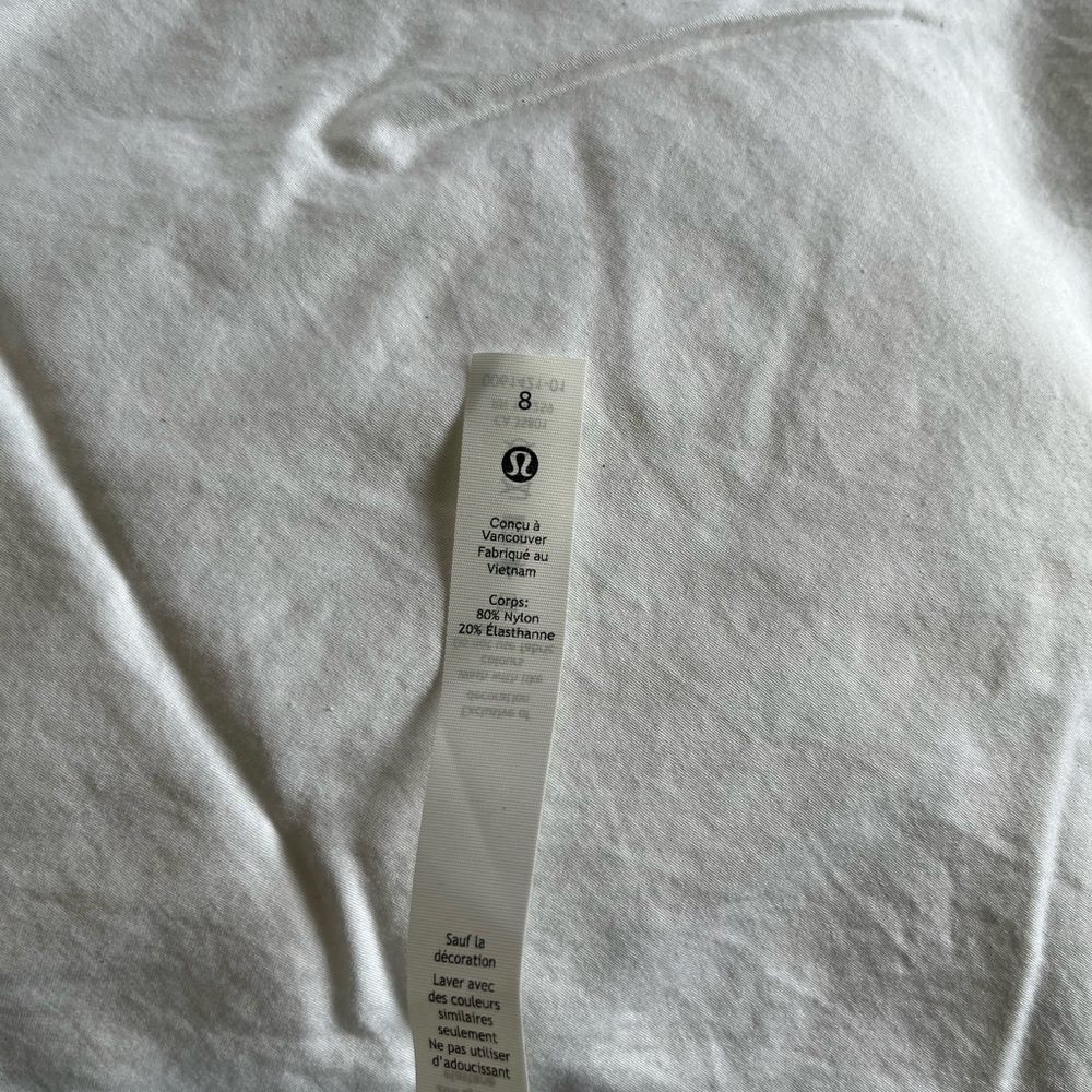 🍋 🍋NWT Lululemon Cropped workout leggings, Size 8 - Picture 5 of 6